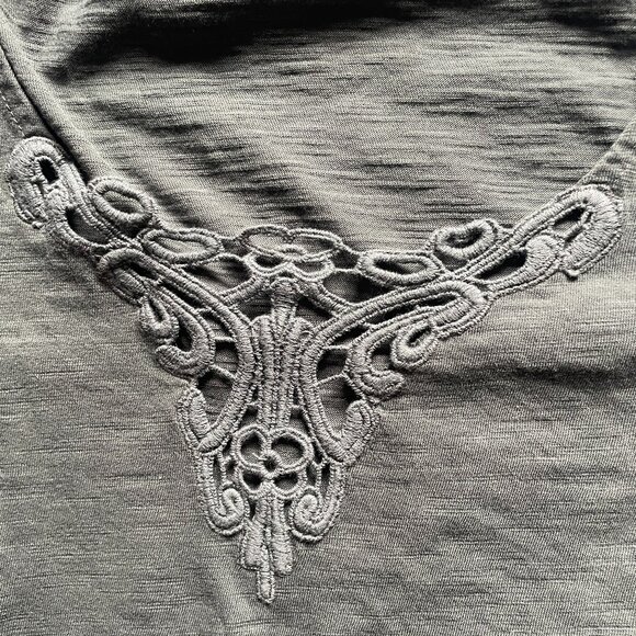 Land's End Women's Elbow Sleeve Slub Lace Trim T-Shirt 100% cotton Size L - Picture 3 of 6